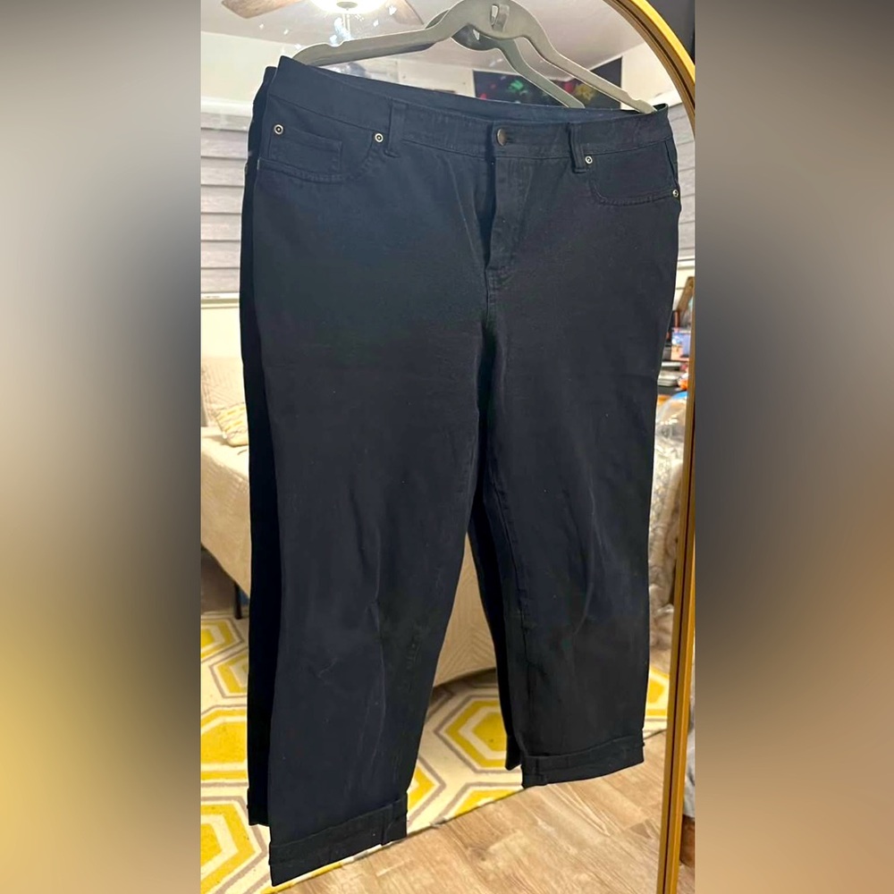 CHICO’S Black Capri Pants size 2 Large